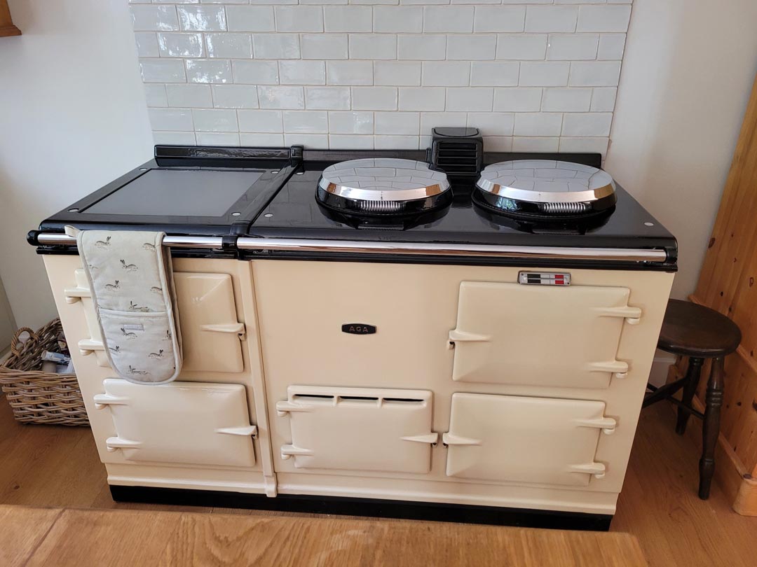 <p>4 Oven Post 95 Aga cooker in Cream running on Electric.</p><p>Installed in Wimborne.</p>